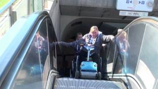 Trac Rollstuhl Treppe Unfall [upl. by Tnilc]