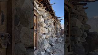 Sunsan pahadon ma mojood sab sy purana gawon 442 year old shepherds alone stone house in mountain [upl. by Ydna161]