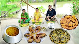 বর্ষার দিনে সব্জী দিয়ে খিচুড়িইলিশমাছ ভাজা কুমড়ো ফুলের বড়া আর পুঁইশাকের ঘন্ট জমিয়ে খাওয়া [upl. by Amadis]