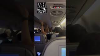 JOGADORES DO CORINTHIANS FAZEM PÓRÓPÓPÓ NO AVIÃO [upl. by Odnala177]