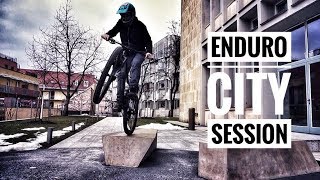 Mit dem Enduro Bike in der Stadt Giant Reign Streetsession [upl. by Dupuy]