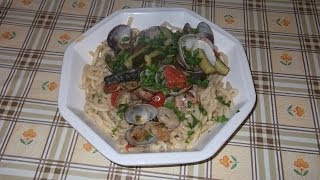 strozzapreti fatti in casa con vongole e zucchine [upl. by Hplodnar]