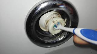 Limpiar bocas de bañera hidromasaje con cepillo de dientes eléctrico [upl. by Illona]