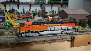 Walthers Mainline ES44C4 BNSF  6753 DCCSound [upl. by Alejandro]