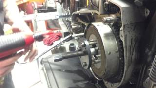 Harley Davidson Shovelhead Clutch removal with the Clutch Hub Tool [upl. by Adehsar32]