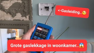 Erkend installatiebedrijf boort door gasleiding [upl. by Nnylyram]