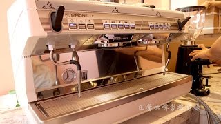 Nuova simonelli appia義大利雙孔半自動咖啡機 amp Fiorenzato F64E磨豆機 [upl. by Ewolram]