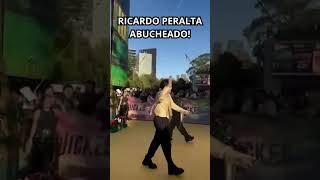 💥Abuchean a Ricardo Peralta en la alfombra de wicked [upl. by Atreb]