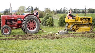 Antique Tractor Pulling  McCormick Deering W9 vs Caterpillar D2 in Palmerston [upl. by Eyla]