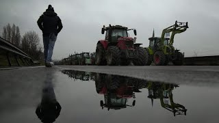 Colère des agriculteurs  les manifestants attendent des explications du gouvernement [upl. by Rubia]