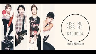 Kiss Me Kiss me  5SOS  ESPAÑOL [upl. by Larrisa]