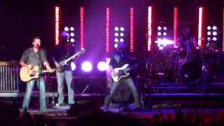 Old Red Blake Shelton Cruzan Amphitheatre West Palm 9102011 [upl. by Schellens]