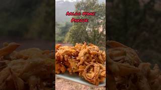 Aaloo pyaaz pakoda monsoon food recipe cooking pakora winters onion [upl. by Kieryt]