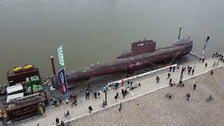 Duitse onderzeeboot vaart Nijmegen binnen  Deutsches UBoot in Nimwegen [upl. by Ayo920]