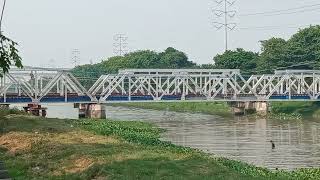 kereta barang semen melintas di jembatan banjir kanal barat semarang [upl. by Eiramllij]