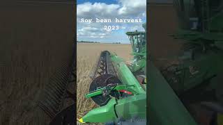 MIDWEST SOYBEAN HARVEST john deer  combine soybeans [upl. by Ecnerat724]