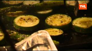 Koken met Christer en Goedele pladijsburger met groene asperge en courgette [upl. by Eelloh]