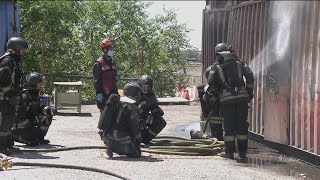 Así son las duras pruebas para ser bombero en de la Comunidad de Madrid [upl. by Nawat775]