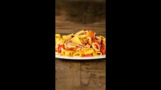 Pasta piccante con calamari e peperoni shorts [upl. by Taryn]