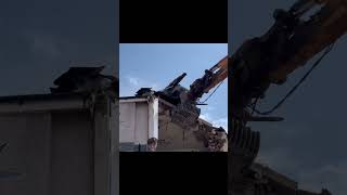 Zoom CloseUp Demolishing a Building with a Giant Crane demolition [upl. by Sivrahc696]