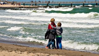 Zeitrafferaufnahme der stürmische Ostsee und des Hafen in Kühlungsborn [upl. by Koren903]