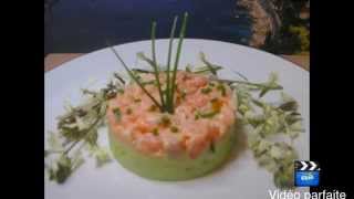 Tartare de saumon frais sur son lit davocat [upl. by Esimaj]