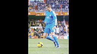 Ronaldo vs Valencia showing difference ronaldo respect  skills [upl. by Ytak]