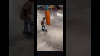 Kickturn in der Skatehalle skateboarding kickflip [upl. by Anuahsal711]