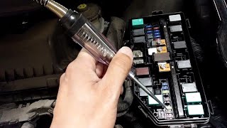 How to use a Circuit Tester to Check Car Fuse Test Light [upl. by Nikal]