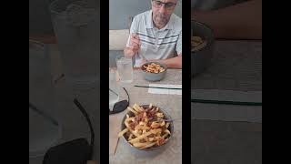 Une poutine préparée par un français à Mérida 🤪 curieux testé et approuvé mexico travel [upl. by Nawiat492]