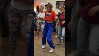 Clase de pasitos de bachata 🇩🇴🇩🇪 annabaila [upl. by Akirehs684]