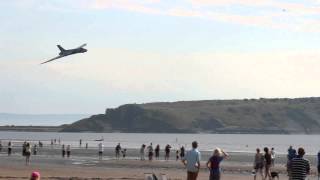 Vulcan Bomber stuns beachgoers with a low fly by [upl. by Derrik295]