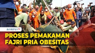 Proses Pemakaman Fajri Pria Obesitas 300 Kilogram Petugas Pakai Forklift hingga Katrol [upl. by Yaffit]