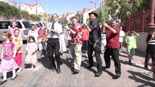 Shakin the Lulav Sukkot song [upl. by Aicen]