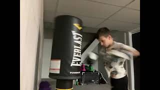 This is how young man boxes [upl. by Sloan]