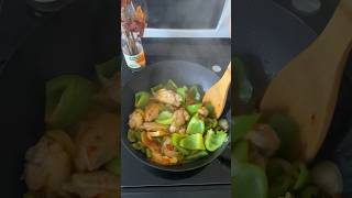 青椒🫑炒鸡翅鸡腿 cooking chicken 青椒 鸡翅 鸡腿 [upl. by Aivartal]