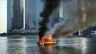 Boat on fire in Marina Bay [upl. by O'Connell]