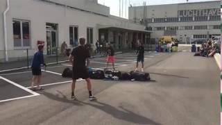 Oponthoud op de luchthaven Belgische jeugd begint te tennissen op tarmac [upl. by Procora237]