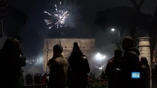 Capodanno i festeggiamenti in centro a Roma tra il Colosseo e il Circo Massimo [upl. by Nodroj459]