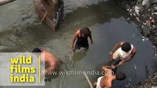 Dirtiest  worst job in the world Sewage cleaning in India [upl. by Acinnor]