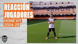 🤩 ASÍ REACCIONARON NUESTROS JUGADORES AL CONOCER EL HOME KIT 2425 👕  PUMA ❎ VALENCIA CF [upl. by Storfer]