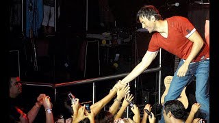 Enrique Iglesias  Mentiroso LIVE [upl. by Ahsiuqet683]