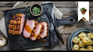 Schweinekrustenbraten selber machen I Bayerischer Klassiker mit Semmelknödel und Biersauce  EDEKA [upl. by Sillek701]