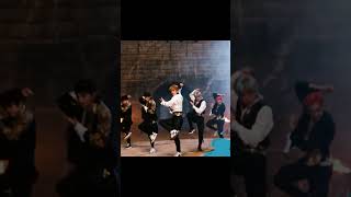 Suri maauuvv ver straykids skz [upl. by Atinahs661]