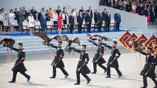 Desfilaron águilas mexicanas en Francia [upl. by Negem49]