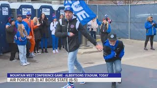 Bronco legend Jared Zabransky recreates iconic Statue of Liberty play with son [upl. by Latsyrhc]