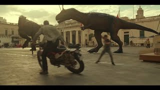 jurassic world dominion quotCarnotaurus y allosaurus en la plazaquot [upl. by Hobart]