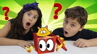 Maria Clara e JP recebem uma caixa misteriosa ♥ pretend play with surprise box for kids [upl. by Nwahsiek]