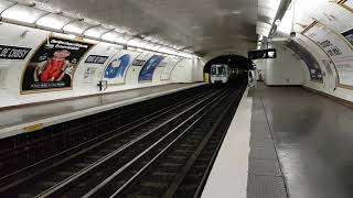 MF77 IDFM  Arrêt à la station Porte de Choisy sur la ligne 7 du métro parisien [upl. by Elcarim]