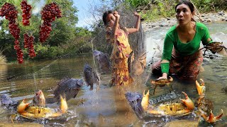 Net fishing ampcatch crab for foodMother cooking crab amp fish soup eating delicious 3food of survival [upl. by Beekman]